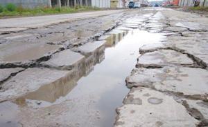 江蘇沭陽(yáng)一破損公路被曝光，官方：改造工程已招標(biāo)，下月施工