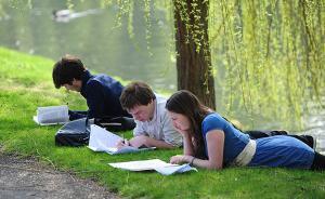 英國(guó)公平入學(xué)辦公室報(bào)告：8.8%窮大學(xué)生不能繼續(xù)學(xué)業(yè)