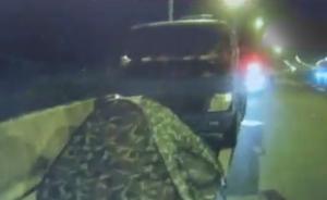 疲劳驾驶,司机高架上直接搭帐篷睡觉