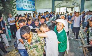 重慶城口扶貧干部入戶走訪車禍遇難，上千名群眾深夜自發(fā)送別