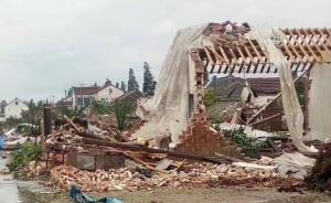 江苏东台遭强对流雷雨大风袭击,伤9人