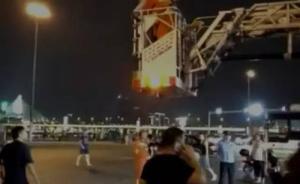 湖南一70歲男子爬上19米高信號(hào)塔拉橫幅，被警方拘留