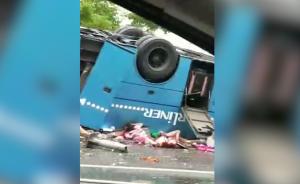 广东一载40余人大巴侧翻,已致19死