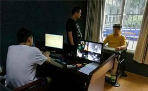 肥胖男子搶金項鏈跑百米后累癱，慌不擇路竟逃到交警面前被抓