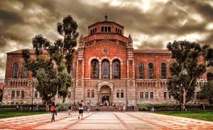 加州大学洛杉矶分校解除炸弹警报，学生已陆续返回宿舍区域