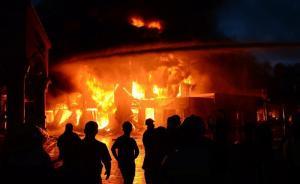 老撾一中國(guó)商戶聚集商貿(mào)城發(fā)生嚴(yán)重火災(zāi)，暫未有人員傷亡消息