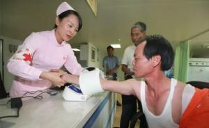 海軍和平方舟醫(yī)院船利用訓(xùn)練間隙，為舟山海島軍民義診