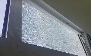 杭州一小区几十户人家玻璃爆裂，物业：自爆率未超出业内数据