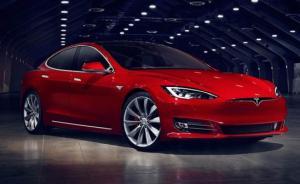 特斯拉電動車又在法國自燃，中國官網(wǎng)為“自動駕駛”改名了