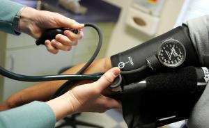 媒体谈医改养老：签约家庭医生、异地报销，群众看病跑腿少了