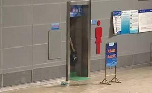 3岁男童能否跟妈妈进游泳馆女更衣室引热议，游泳馆：不能进