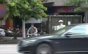 醉酒闯红灯挑衅交警，3男子被拘留10日