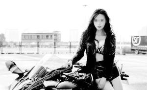 上海機(jī)車界“妖精女王”夜間疾馳身亡：疑車速過快撞路邊護(hù)欄