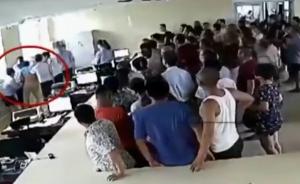 4女警服务窗口近身肉搏，生擒抢劫逃犯