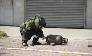 法者｜拆弹专家朱建民：搂着煤气弹转移，徒手刨出36枚炮弹