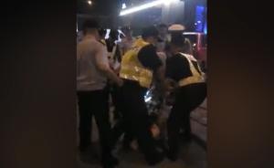 為醉駕老板“出頭”，男子辱罵咬傷民警