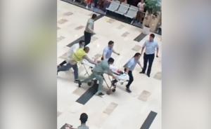 男孩墜落觀光電梯井，疑撒尿致電梯短路
