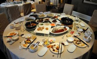 疫情期間欲強(qiáng)行辦生日宴并威脅村干部，重慶一男子被提起公訴