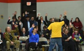 美国艾州民主党主席宣布辞职，为点票延误“买单”