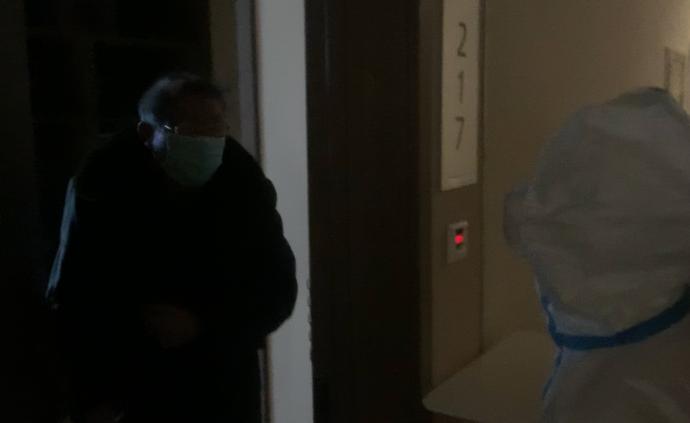 踏入隔离“红区”丨除日常起居，还有爱