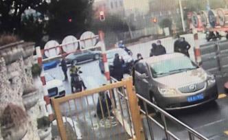 上海又一起女子藏后備廂，這回是嫌辦證麻煩想“偷渡”回小區(qū)