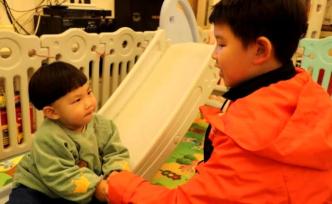 男孩寫(xiě)信給警醫(yī)父母：望你們?cè)琰c(diǎn)回來(lái)
