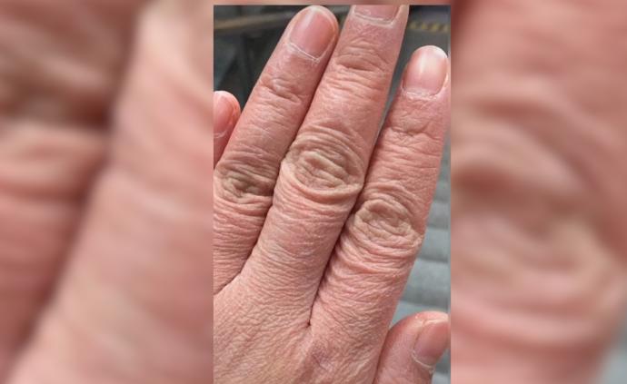 有一种手，叫上海抗疫志愿者的手