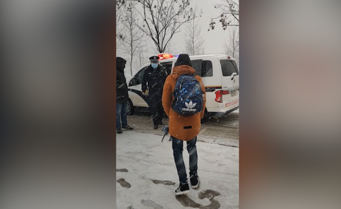 咖啡店停業(yè),員工冒雪步行兩天欲回老家