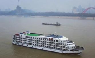醫(yī)護(hù)有了水上的家，豪華游輪“藍(lán)鯨”抵鄂
