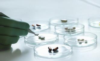 湖北要求严密观察磷酸氯喹不良反应：成人致死剂量2-4g