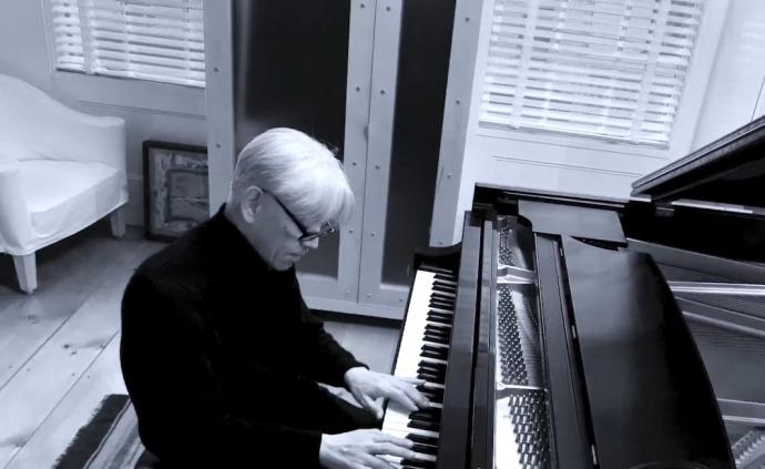 坂本龙一为疫情中的孩子演奏《Aqua》