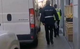 意小鎮(zhèn)喊出中國同款口號：少外出不聚集