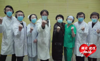 致敬前線醫(yī)護人員，為武漢加油