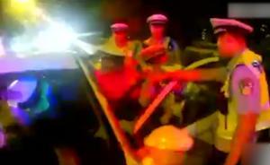 未飲酒男子撒氣拒酒測(cè)，遭3輛警車逼停