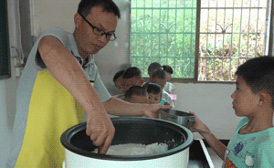 大山深处坚守者:一个老师的学校