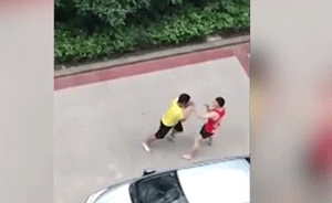 壯漢因停車挑釁散打教練，被踢躺地抽搐