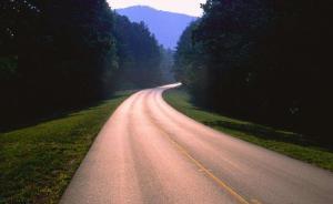 4名中国游客泰国普吉租车自驾发生车祸，1人受伤