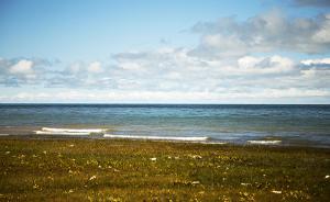 降水偏多致青海湖水体面积持续增大，有利于遏制周边沙漠化