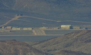 登2400米山顶,美国夫妇拍下51区画面