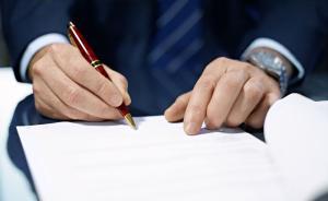 中国首条民营控股高铁项目今日签署合同，投资448.9亿元