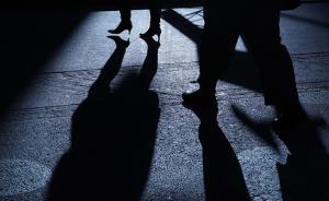 女子遭男子騷擾尾隨1年多報(bào)警：男子稱控制不住自己，已被拘