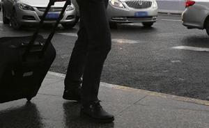 乘出租车去首都机场被抛在高速路，公司客服：未付费不能投诉