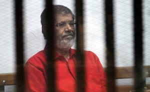 埃及前总统穆尔西因向卡塔尔泄露国家机密被判终身监禁