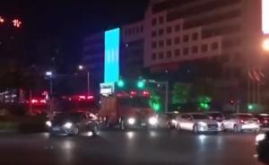 众车主“闯红灯”避让消防车，可免受罚