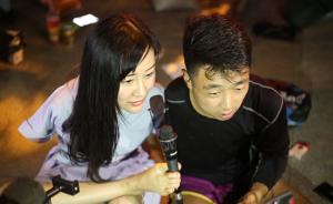 无臂女孩直播生活：吃饭、晾衣、打扑克