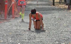 滚过马拉松终点,她感动了众多跑者