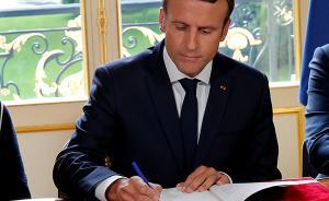 不懼連日來的游行示威，馬克龍簽署《勞動法改革法案》政令