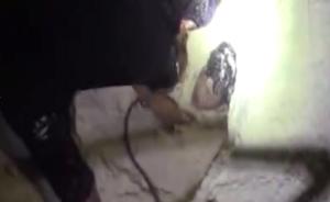 男子被埋豆腐渣，工友不松手紧抓1小时