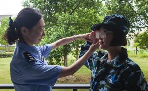 暖聞｜上海民警資助聾啞兒童12年，日記本記下倆人無聲之愛