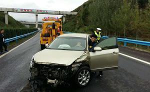 野兔跑上湖北麻竹高速，司機(jī)為避讓急打方向盤撞上防護(hù)欄